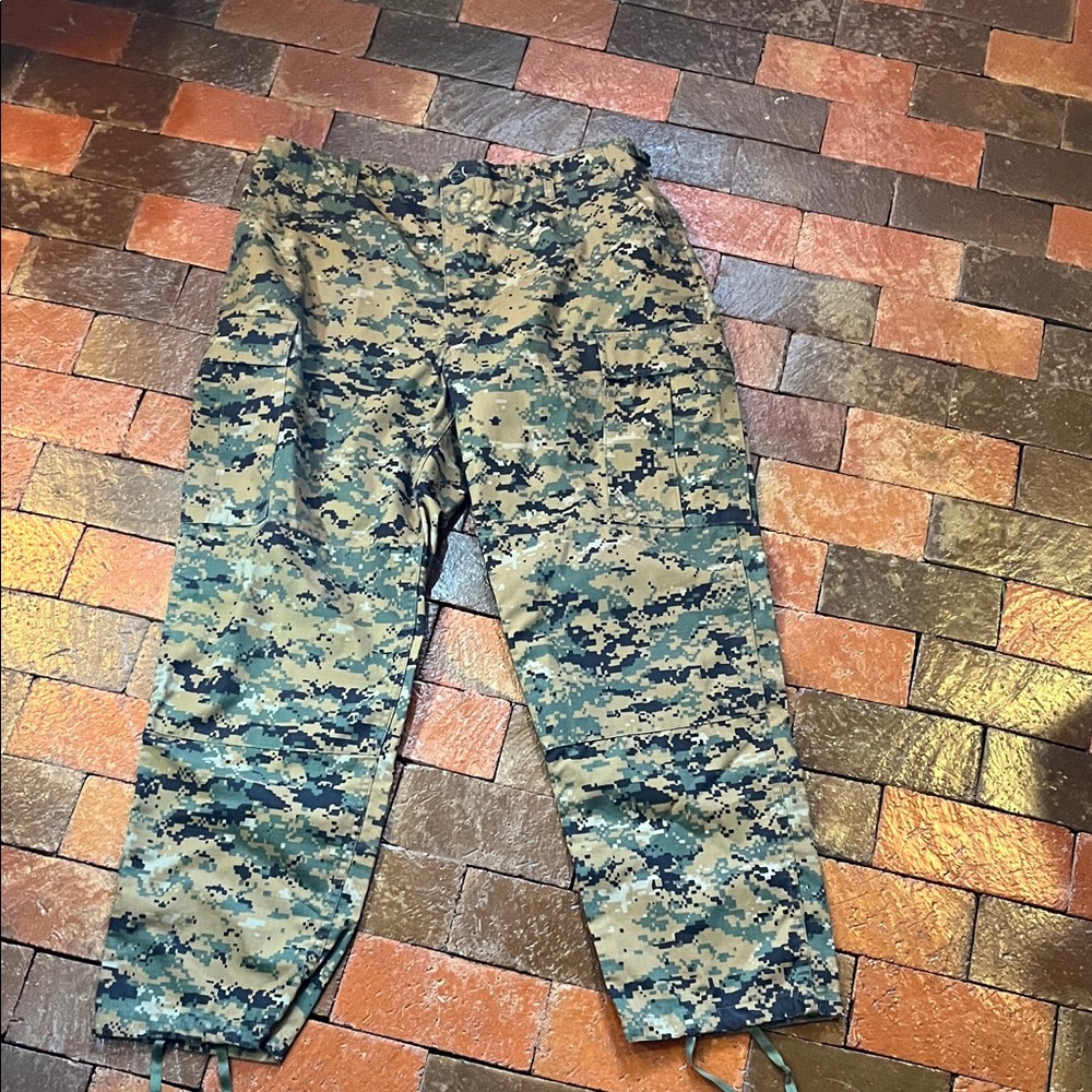 MEN CARGO PANTS 38 X 31/ CAMO/ Genuine Gear Camo Large Regular  1109